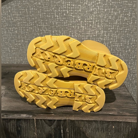 Burberry Yellow Winter Rain Boots - Picture 12 of 13